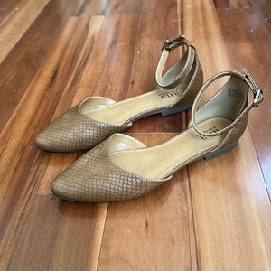 A.N.A. Tan snakeskin pattern flats, size 7